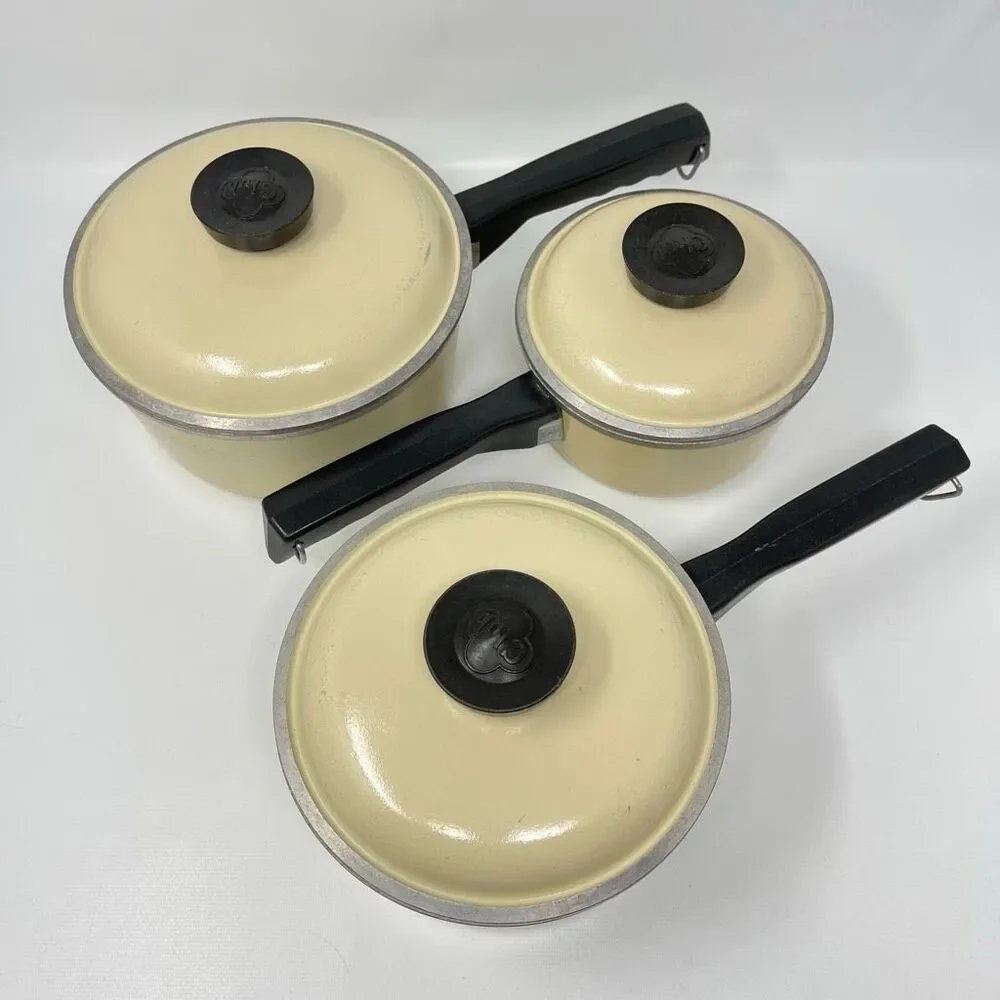 Vintage Club Cast Aluminum Lot Of 3 Pots w/ Lids Almond Cream 1 2 3 QT